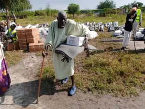 south sudanese returnees from sudan receiving es nfis at fangak iom and sshf funding 1