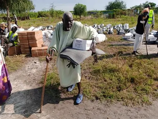 south sudanese returnees from sudan receiving es nfis at fangak iom and sshf funding 1